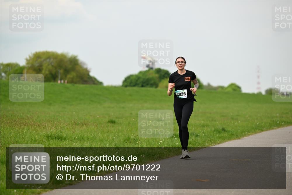10.05.2026 - 8. Wedeler Halbmarathon Dr. Thomas Lammeyer http://msf.ph/oto/9701222 10.05.2026 11:42:13 Laufen 2026 meine-sportfotos.de
