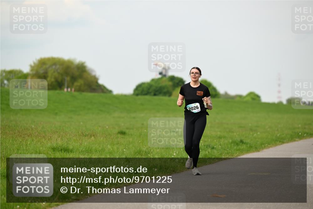 10.05.2026 - 8. Wedeler Halbmarathon Dr. Thomas Lammeyer http://msf.ph/oto/9701225 10.05.2026 11:42:13 Laufen 2026 meine-sportfotos.de