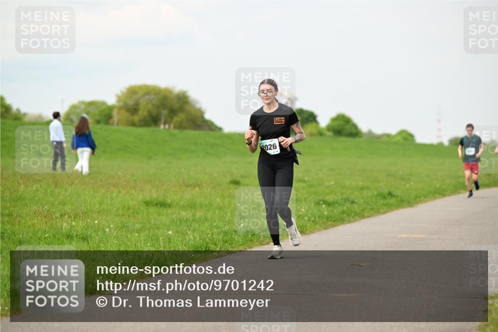 10.05.2026 - 8. Wedeler Halbmarathon Dr. Thomas Lammeyer http://msf.ph/oto/9701242 10.05.2026 11:42:15 Laufen 2026, 8126 meine-sportfotos.de