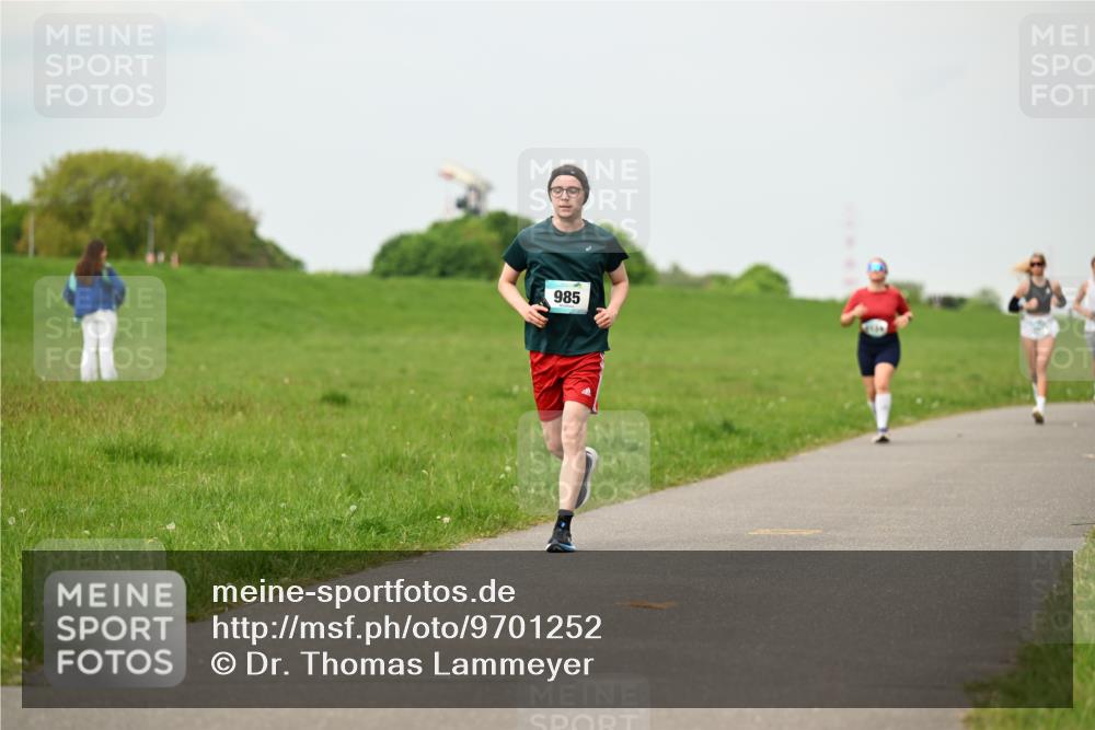 10.05.2026 - 8. Wedeler Halbmarathon Dr. Thomas Lammeyer http://msf.ph/oto/9701252 10.05.2026 11:42:21 Laufen 985 meine-sportfotos.de