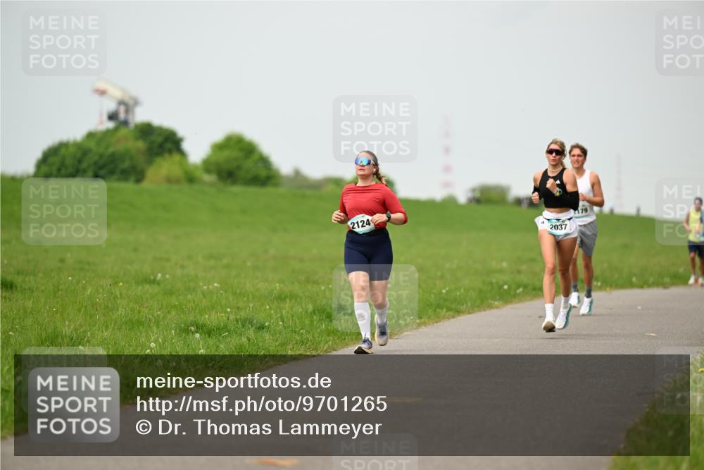 10.05.2026 - 8. Wedeler Halbmarathon Dr. Thomas Lammeyer http://msf.ph/oto/9701265 10.05.2026 11:42:25 Laufen 2124, 2037, 179 meine-sportfotos.de