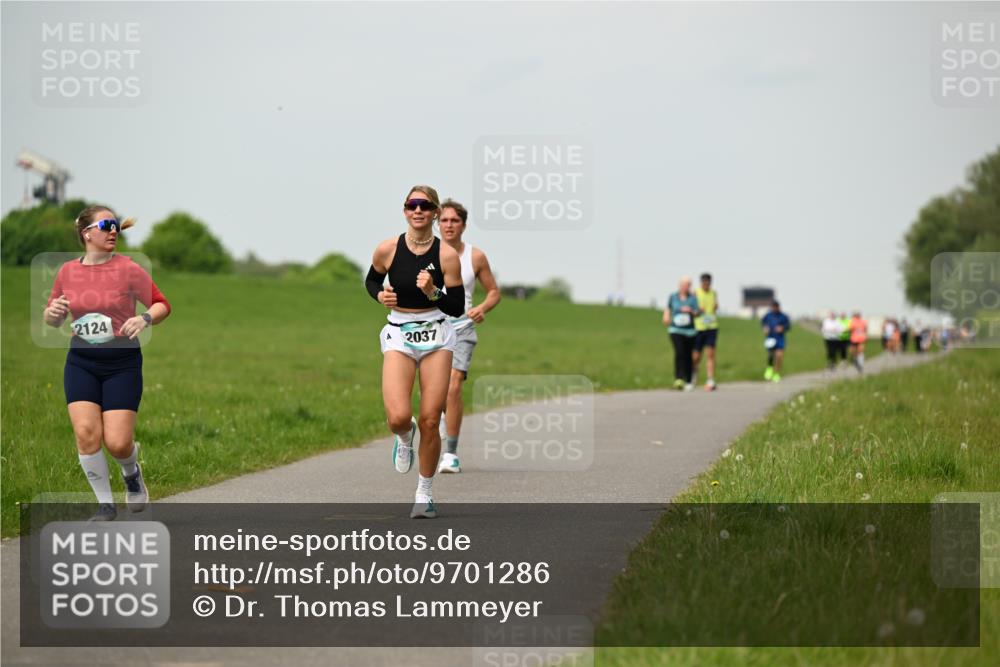 10.05.2026 - 8. Wedeler Halbmarathon Dr. Thomas Lammeyer http://msf.ph/oto/9701286 10.05.2026 11:42:28 Laufen 2124, 2037 meine-sportfotos.de