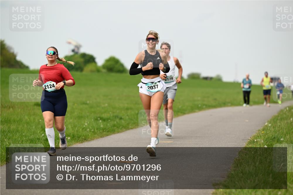 10.05.2026 - 8. Wedeler Halbmarathon Dr. Thomas Lammeyer http://msf.ph/oto/9701296 10.05.2026 11:42:30 Laufen 2124, 2037, 2179 meine-sportfotos.de