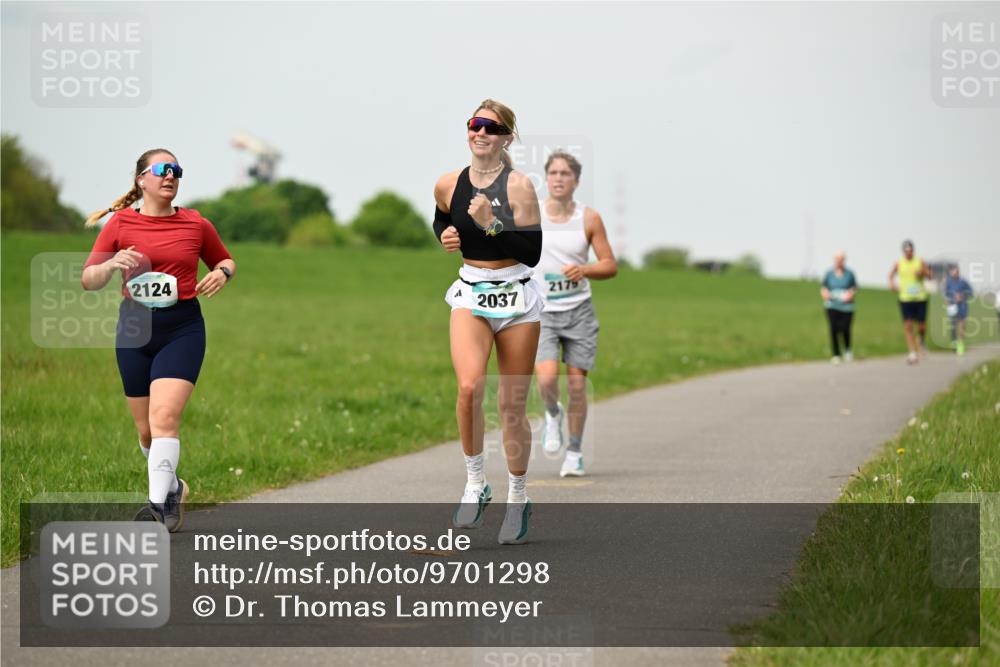 10.05.2026 - 8. Wedeler Halbmarathon Dr. Thomas Lammeyer http://msf.ph/oto/9701298 10.05.2026 11:42:30 Laufen 2124, 2037, 2179 meine-sportfotos.de