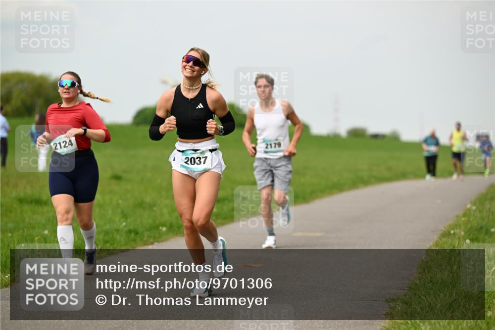 10.05.2026 - 8. Wedeler Halbmarathon Dr. Thomas Lammeyer http://msf.ph/oto/9701306 10.05.2026 11:42:31 Laufen 2124, 2037, 2179 meine-sportfotos.de