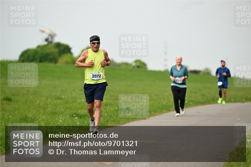 10.05.2026 - 8. Wedeler Halbmarathon Dr. Thomas Lammeyer http://msf.ph/oto/9701321 10.05.2026 11:42:42 Laufen 2072 meine-sportfotos.de