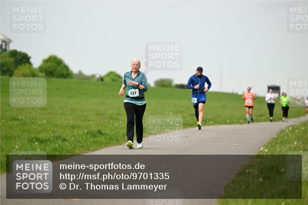 10.05.2026 - 8. Wedeler Halbmarathon Dr. Thomas Lammeyer http://msf.ph/oto/9701335 10.05.2026 11:42:45 Laufen 337 meine-sportfotos.de
