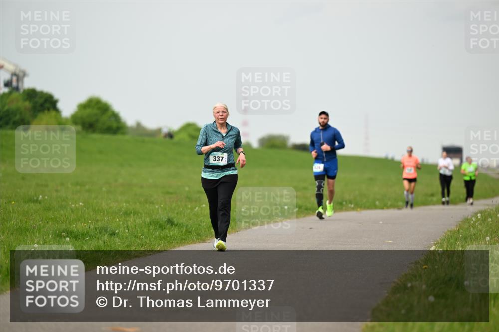 10.05.2026 - 8. Wedeler Halbmarathon Dr. Thomas Lammeyer http://msf.ph/oto/9701337 10.05.2026 11:42:45 Laufen 337 meine-sportfotos.de