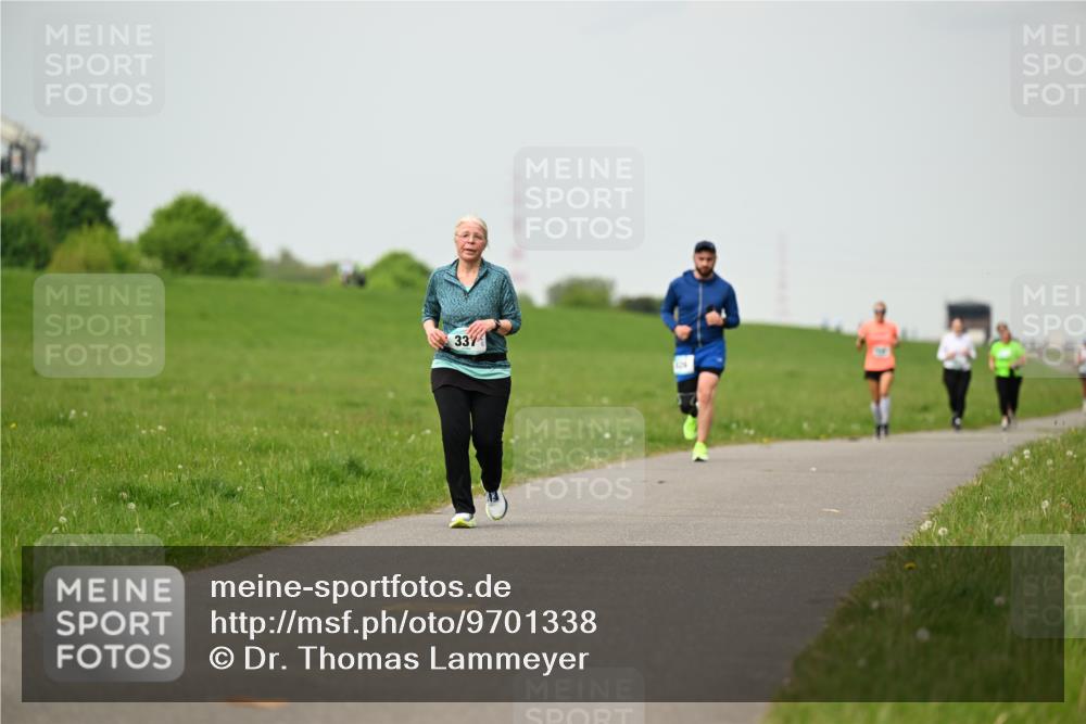 10.05.2026 - 8. Wedeler Halbmarathon Dr. Thomas Lammeyer http://msf.ph/oto/9701338 10.05.2026 11:42:45 Laufen 337 meine-sportfotos.de