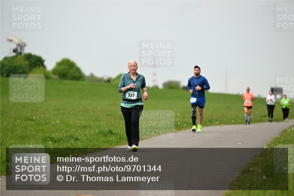 10.05.2026 - 8. Wedeler Halbmarathon Dr. Thomas Lammeyer http://msf.ph/oto/9701344 10.05.2026 11:42:46 Laufen 337 meine-sportfotos.de