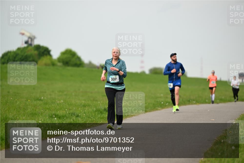 10.05.2026 - 8. Wedeler Halbmarathon Dr. Thomas Lammeyer http://msf.ph/oto/9701352 10.05.2026 11:42:47 Laufen 337 meine-sportfotos.de