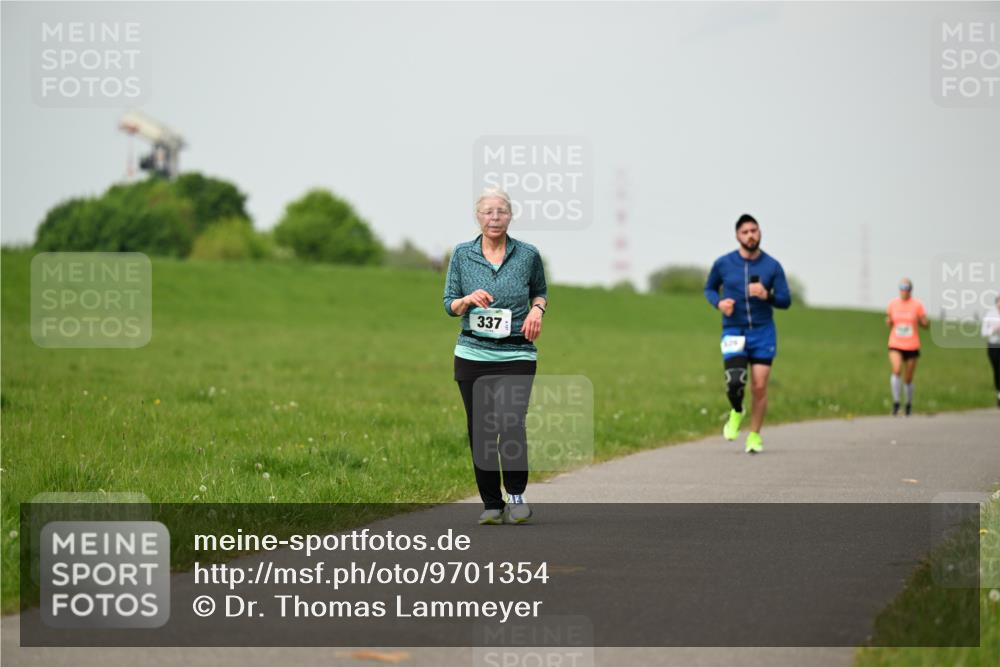 10.05.2026 - 8. Wedeler Halbmarathon Dr. Thomas Lammeyer http://msf.ph/oto/9701354 10.05.2026 11:42:47 Laufen 337 meine-sportfotos.de