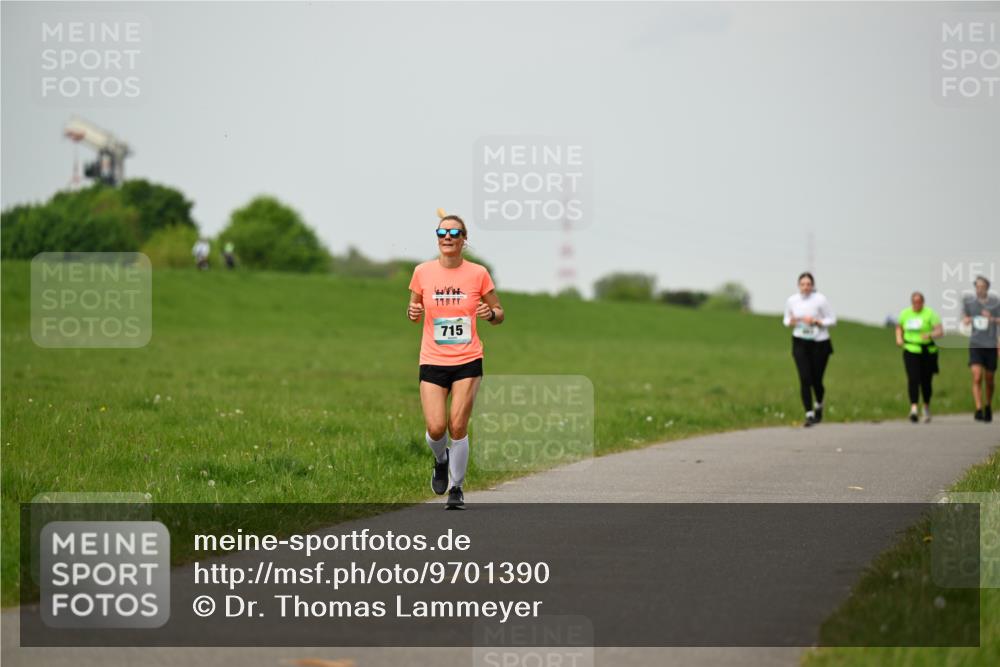 10.05.2026 - 8. Wedeler Halbmarathon Dr. Thomas Lammeyer http://msf.ph/oto/9701390 10.05.2026 11:42:59 Laufen 715 meine-sportfotos.de
