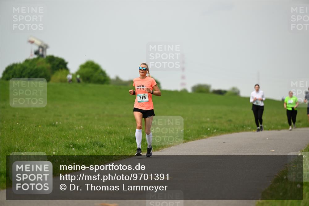 10.05.2026 - 8. Wedeler Halbmarathon Dr. Thomas Lammeyer http://msf.ph/oto/9701391 10.05.2026 11:42:59 Laufen 715 meine-sportfotos.de