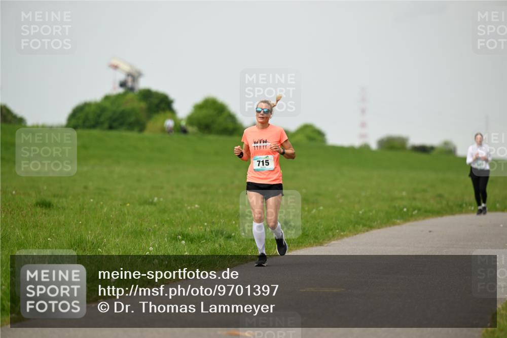 10.05.2026 - 8. Wedeler Halbmarathon Dr. Thomas Lammeyer http://msf.ph/oto/9701397 10.05.2026 11:43:00 Laufen 715 meine-sportfotos.de