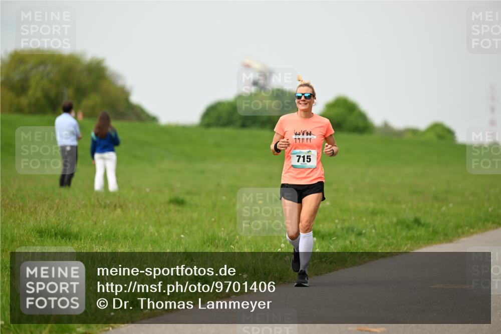 10.05.2026 - 8. Wedeler Halbmarathon Dr. Thomas Lammeyer http://msf.ph/oto/9701406 10.05.2026 11:43:01 Laufen 715 meine-sportfotos.de