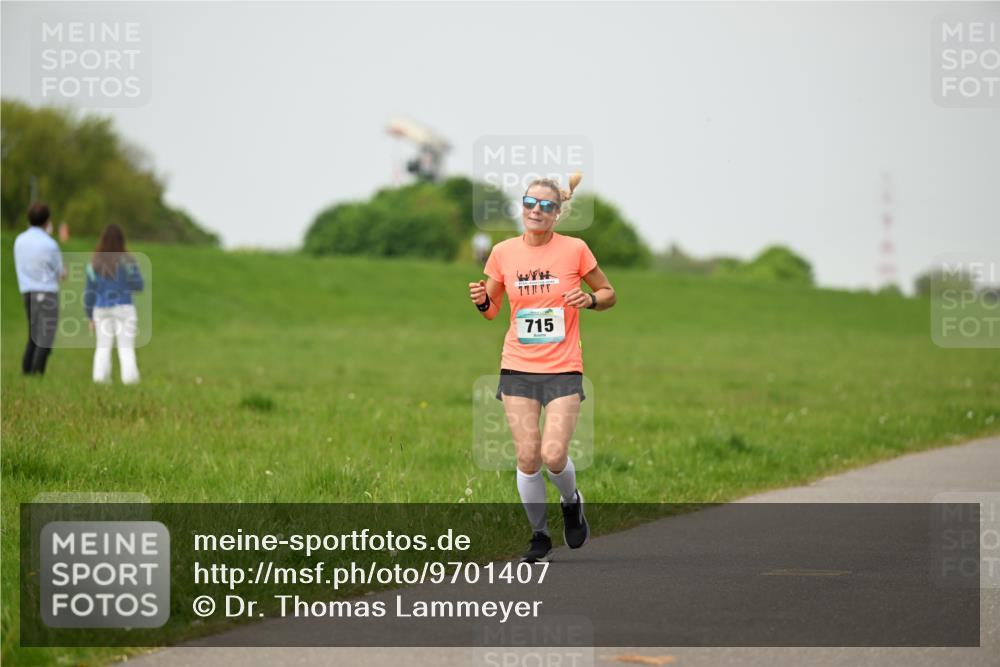10.05.2026 - 8. Wedeler Halbmarathon Dr. Thomas Lammeyer http://msf.ph/oto/9701407 10.05.2026 11:43:01 Laufen 715 meine-sportfotos.de