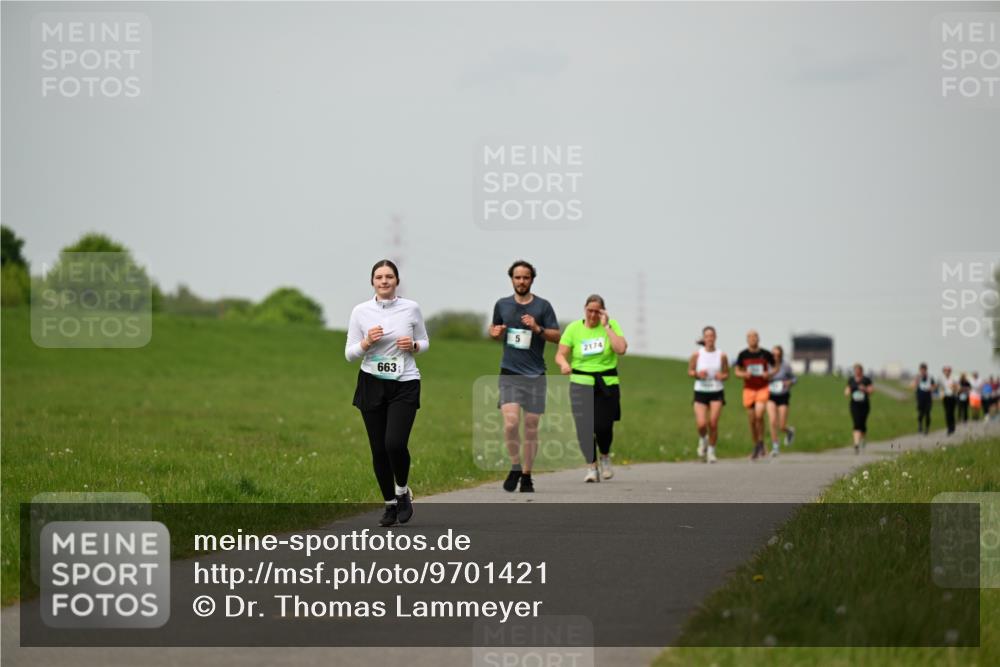 10.05.2026 - 8. Wedeler Halbmarathon Dr. Thomas Lammeyer http://msf.ph/oto/9701421 10.05.2026 11:43:10 Laufen 663, 2174 meine-sportfotos.de