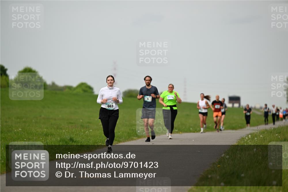 10.05.2026 - 8. Wedeler Halbmarathon Dr. Thomas Lammeyer http://msf.ph/oto/9701423 10.05.2026 11:43:10 Laufen 663, 2174 meine-sportfotos.de