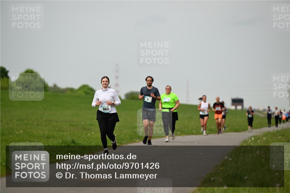 10.05.2026 - 8. Wedeler Halbmarathon Dr. Thomas Lammeyer http://msf.ph/oto/9701426 10.05.2026 11:43:11 Laufen 663, 2174 meine-sportfotos.de
