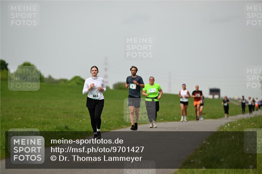 10.05.2026 - 8. Wedeler Halbmarathon Dr. Thomas Lammeyer http://msf.ph/oto/9701427 10.05.2026 11:43:11 Laufen 663, 2174 meine-sportfotos.de