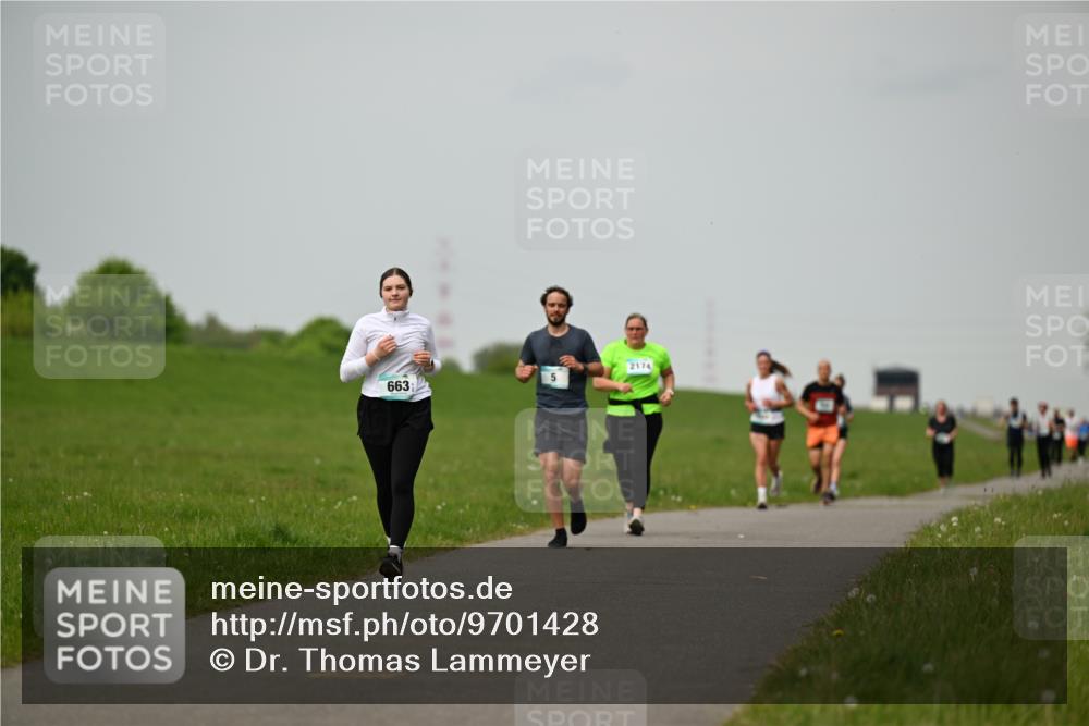 10.05.2026 - 8. Wedeler Halbmarathon Dr. Thomas Lammeyer http://msf.ph/oto/9701428 10.05.2026 11:43:11 Laufen 663 meine-sportfotos.de