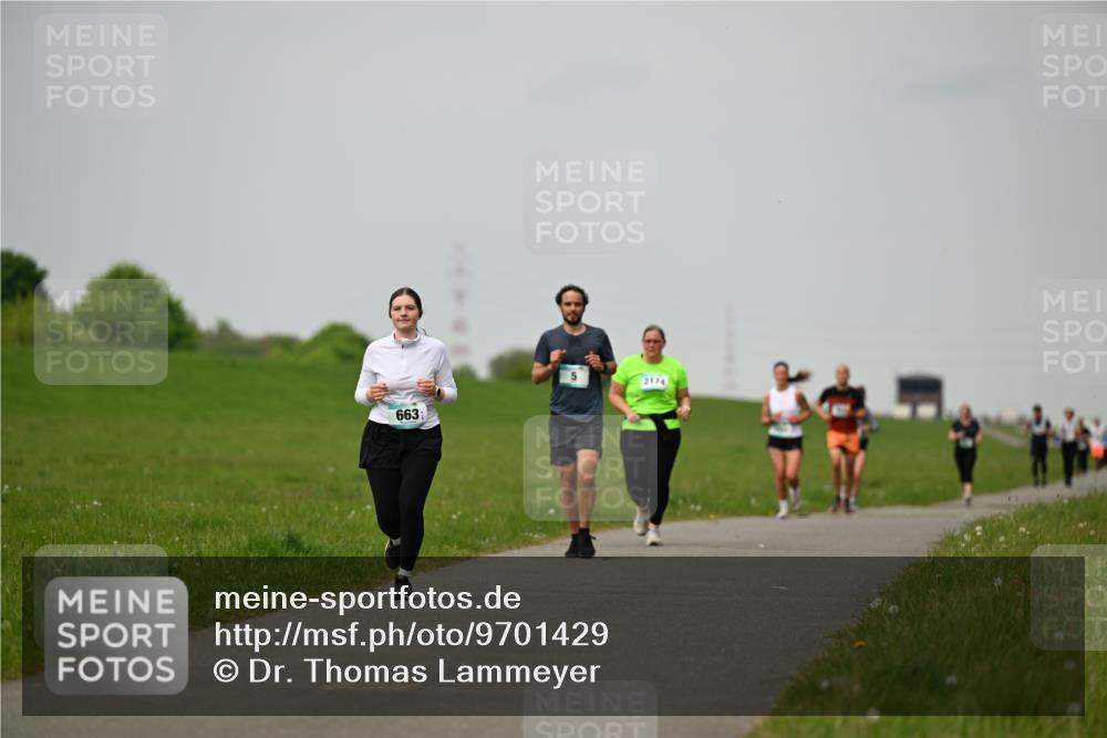 10.05.2026 - 8. Wedeler Halbmarathon Dr. Thomas Lammeyer http://msf.ph/oto/9701429 10.05.2026 11:43:11 Laufen 663, 2174 meine-sportfotos.de