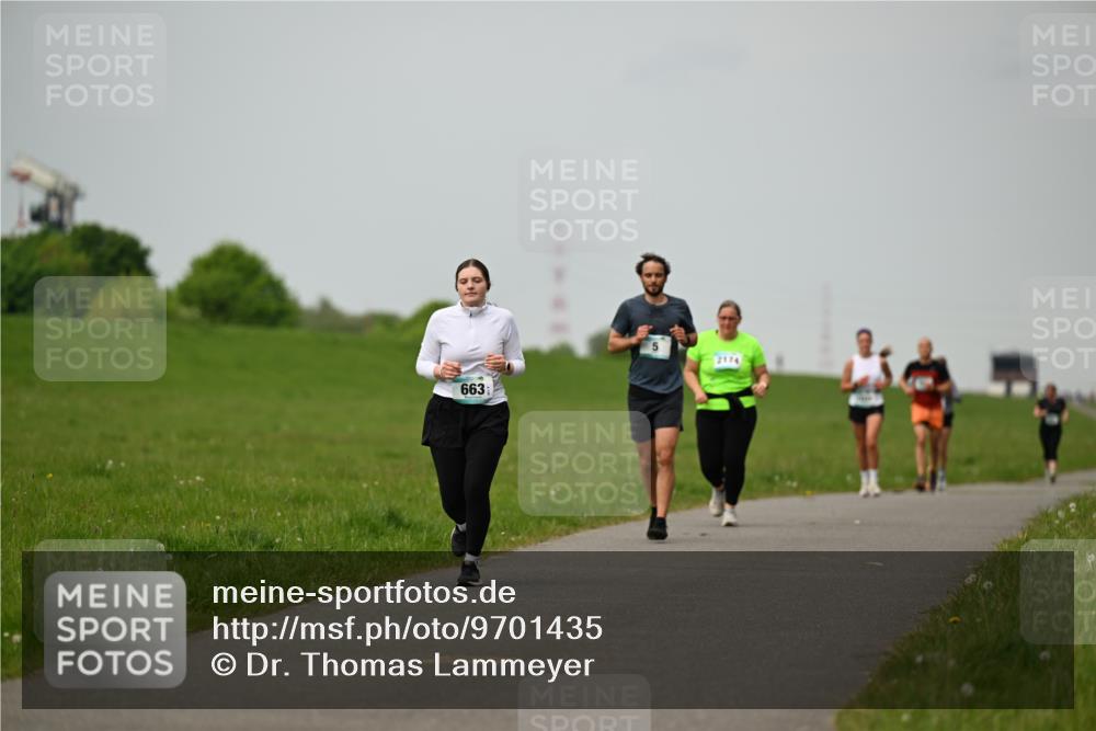 10.05.2026 - 8. Wedeler Halbmarathon Dr. Thomas Lammeyer http://msf.ph/oto/9701435 10.05.2026 11:43:12 Laufen 663, 2174 meine-sportfotos.de