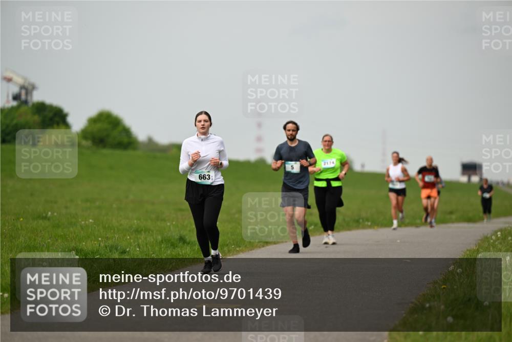 10.05.2026 - 8. Wedeler Halbmarathon Dr. Thomas Lammeyer http://msf.ph/oto/9701439 10.05.2026 11:43:12 Laufen 2174, 663 meine-sportfotos.de