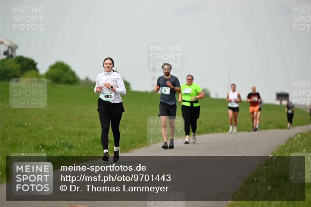 10.05.2026 - 8. Wedeler Halbmarathon Dr. Thomas Lammeyer http://msf.ph/oto/9701443 10.05.2026 11:43:13 Laufen 2174, 663 meine-sportfotos.de
