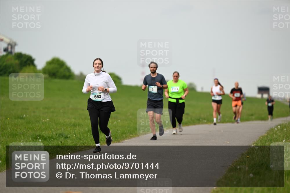 10.05.2026 - 8. Wedeler Halbmarathon Dr. Thomas Lammeyer http://msf.ph/oto/9701444 10.05.2026 11:43:13 Laufen 663, 2174 meine-sportfotos.de