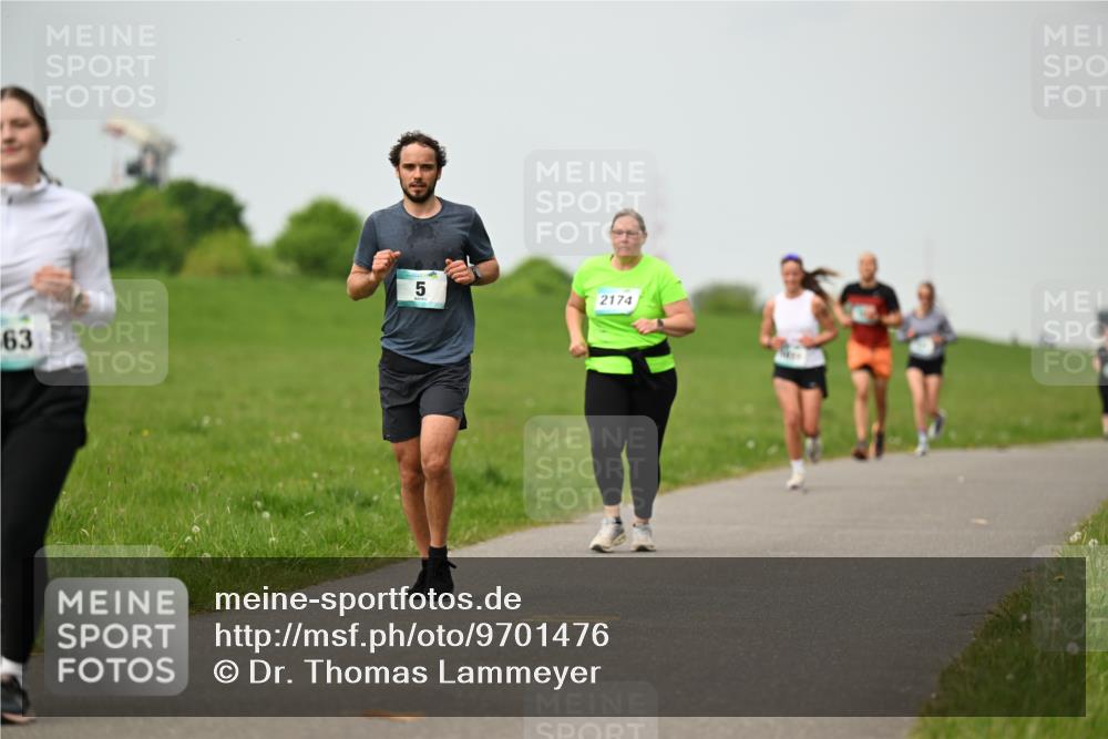 10.05.2026 - 8. Wedeler Halbmarathon Dr. Thomas Lammeyer http://msf.ph/oto/9701476 10.05.2026 11:43:18 Laufen 2174 meine-sportfotos.de