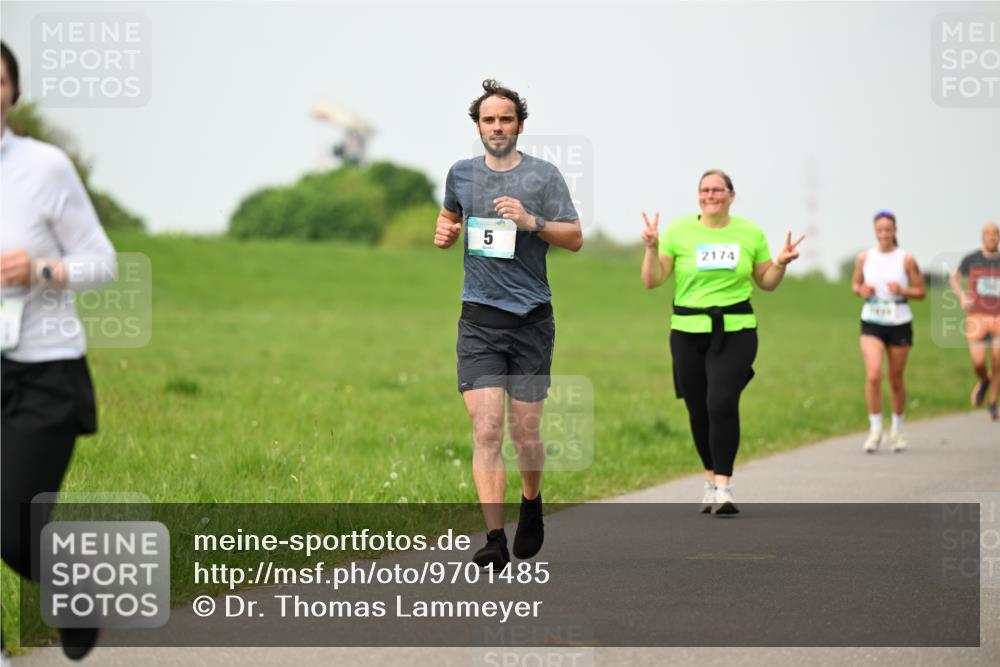 10.05.2026 - 8. Wedeler Halbmarathon Dr. Thomas Lammeyer http://msf.ph/oto/9701485 10.05.2026 11:43:19 Laufen 2174 meine-sportfotos.de