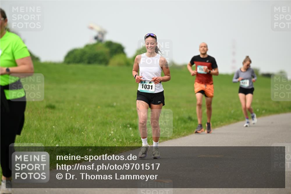10.05.2026 - 8. Wedeler Halbmarathon Dr. Thomas Lammeyer http://msf.ph/oto/9701517 10.05.2026 11:43:25 Laufen 1031 meine-sportfotos.de