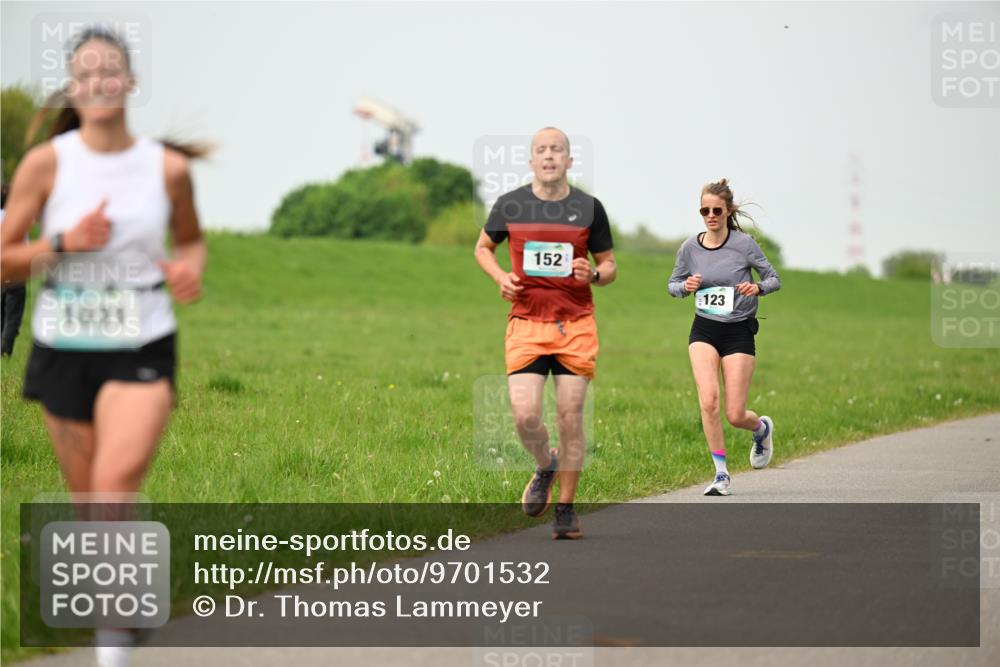 10.05.2026 - 8. Wedeler Halbmarathon Dr. Thomas Lammeyer http://msf.ph/oto/9701532 10.05.2026 11:43:28 Laufen 1031, 152, 123 meine-sportfotos.de