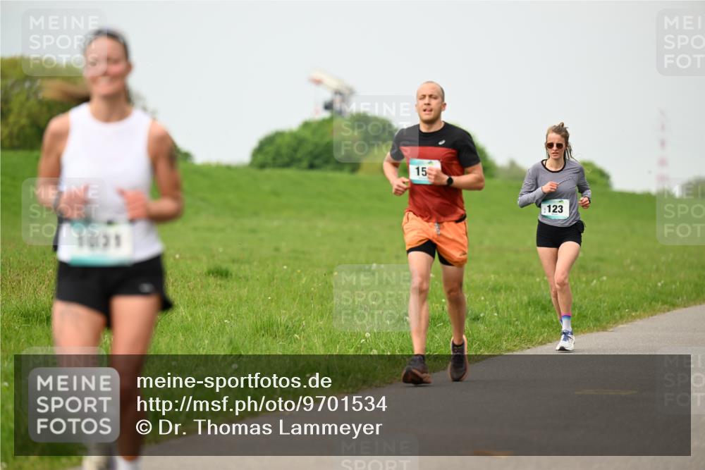 10.05.2026 - 8. Wedeler Halbmarathon Dr. Thomas Lammeyer http://msf.ph/oto/9701534 10.05.2026 11:43:28 Laufen 1025, 123 meine-sportfotos.de