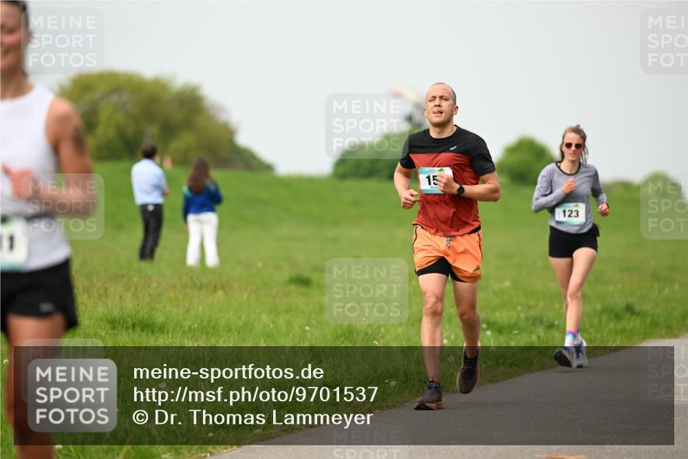 10.05.2026 - 8. Wedeler Halbmarathon Dr. Thomas Lammeyer http://msf.ph/oto/9701537 10.05.2026 11:43:29 Laufen 123 meine-sportfotos.de