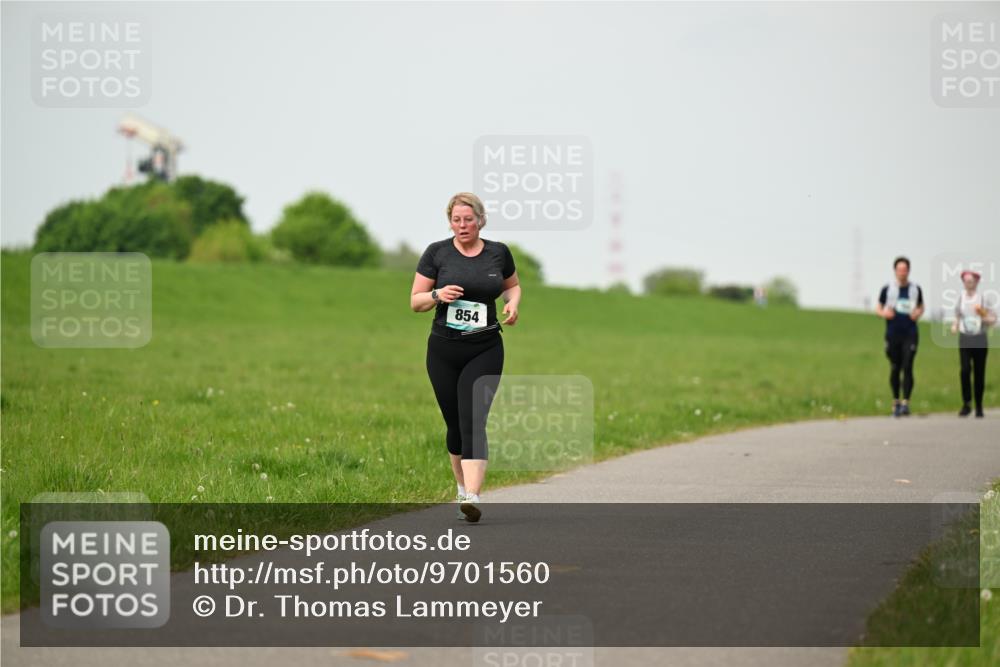 10.05.2026 - 8. Wedeler Halbmarathon Dr. Thomas Lammeyer http://msf.ph/oto/9701560 10.05.2026 11:43:49 Laufen 854 meine-sportfotos.de