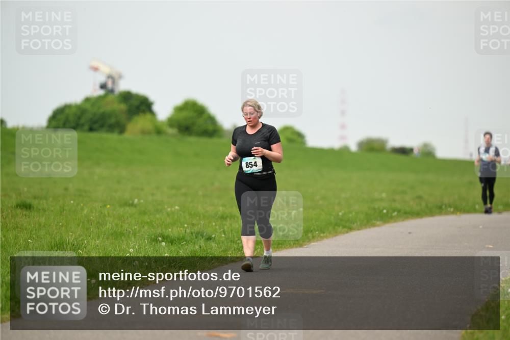 10.05.2026 - 8. Wedeler Halbmarathon Dr. Thomas Lammeyer http://msf.ph/oto/9701562 10.05.2026 11:43:50 Laufen 854 meine-sportfotos.de
