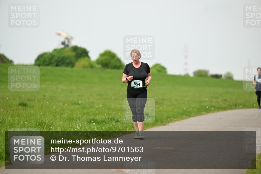 10.05.2026 - 8. Wedeler Halbmarathon Dr. Thomas Lammeyer http://msf.ph/oto/9701563 10.05.2026 11:43:50 Laufen 854 meine-sportfotos.de