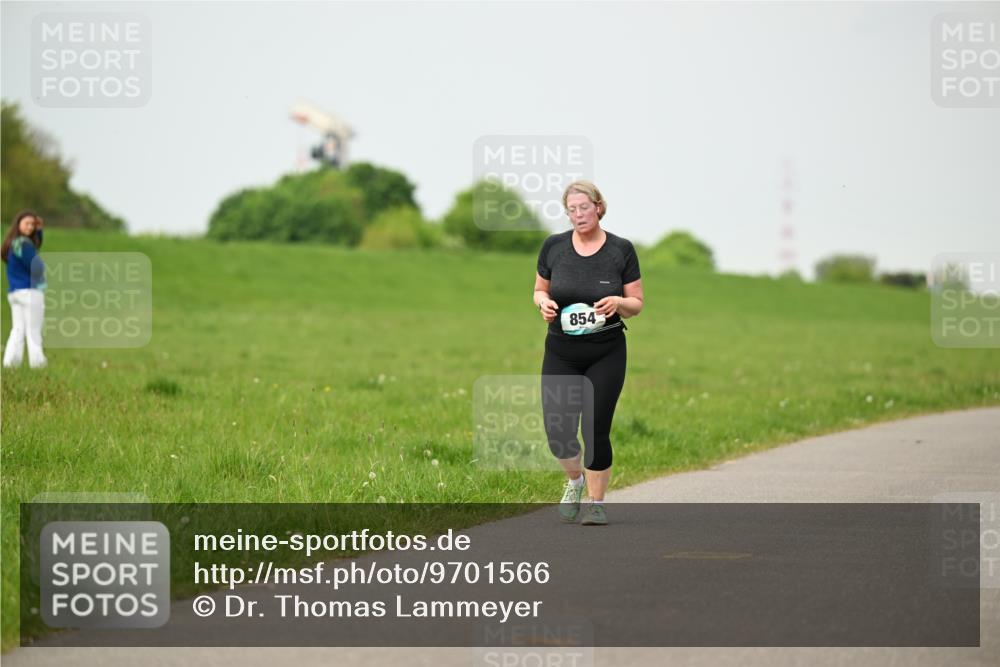 10.05.2026 - 8. Wedeler Halbmarathon Dr. Thomas Lammeyer http://msf.ph/oto/9701566 10.05.2026 11:43:50 Laufen 854 meine-sportfotos.de