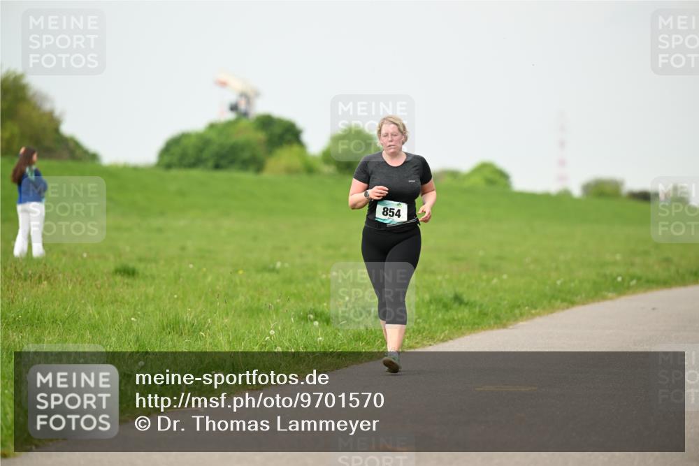 10.05.2026 - 8. Wedeler Halbmarathon Dr. Thomas Lammeyer http://msf.ph/oto/9701570 10.05.2026 11:43:51 Laufen 854 meine-sportfotos.de