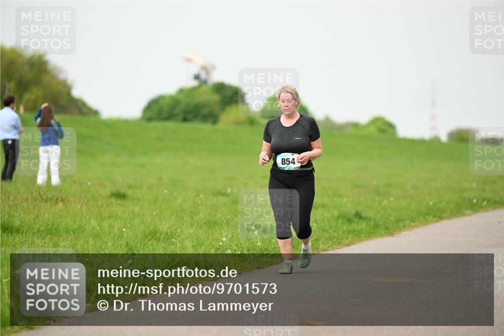 10.05.2026 - 8. Wedeler Halbmarathon Dr. Thomas Lammeyer http://msf.ph/oto/9701573 10.05.2026 11:43:51 Laufen 854 meine-sportfotos.de