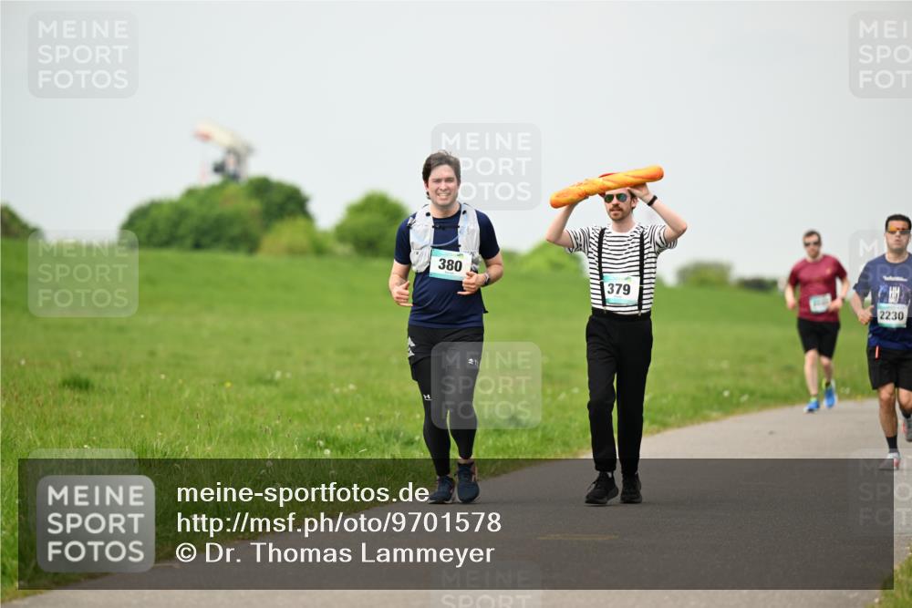 10.05.2026 - 8. Wedeler Halbmarathon Dr. Thomas Lammeyer http://msf.ph/oto/9701578 10.05.2026 11:44:06 Laufen 380, 379, 2230 meine-sportfotos.de