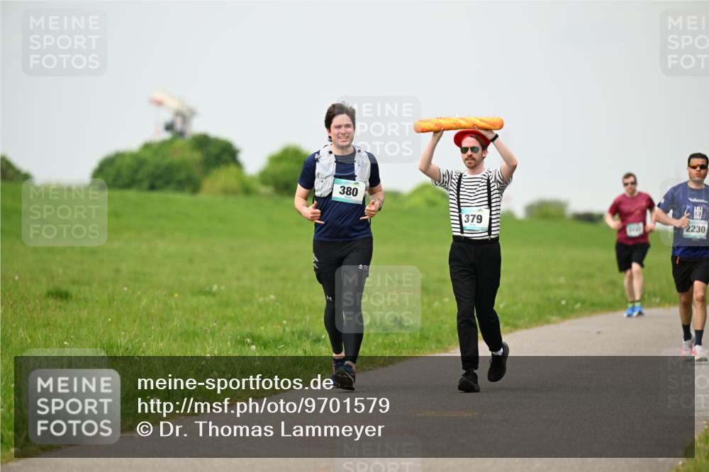10.05.2026 - 8. Wedeler Halbmarathon Dr. Thomas Lammeyer http://msf.ph/oto/9701579 10.05.2026 11:44:06 Laufen 380, 379, 2230 meine-sportfotos.de