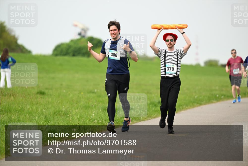 10.05.2026 - 8. Wedeler Halbmarathon Dr. Thomas Lammeyer http://msf.ph/oto/9701588 10.05.2026 11:44:08 Laufen 380, 379 meine-sportfotos.de