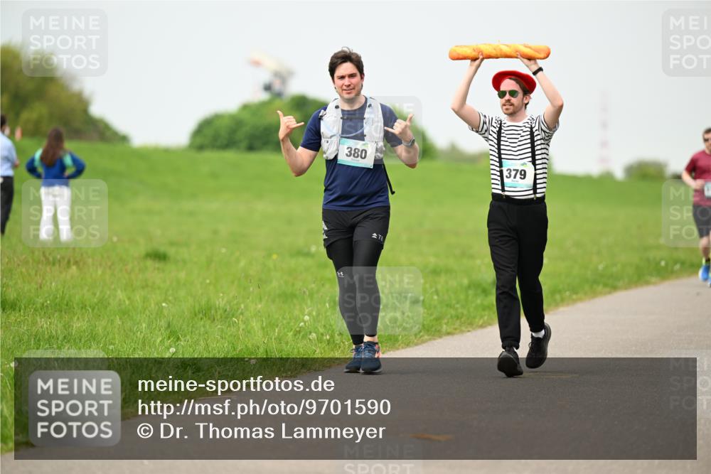 10.05.2026 - 8. Wedeler Halbmarathon Dr. Thomas Lammeyer http://msf.ph/oto/9701590 10.05.2026 11:44:08 Laufen 380, 379 meine-sportfotos.de