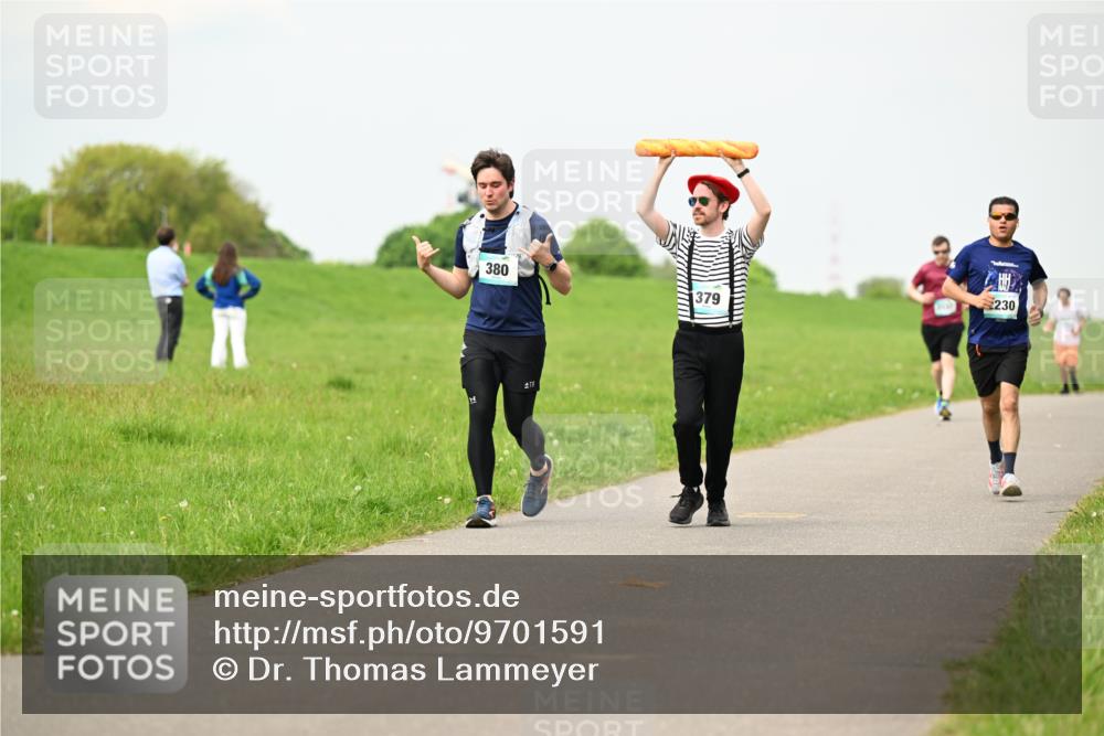 10.05.2026 - 8. Wedeler Halbmarathon Dr. Thomas Lammeyer http://msf.ph/oto/9701591 10.05.2026 11:44:09 Laufen 380, 379, 230 meine-sportfotos.de