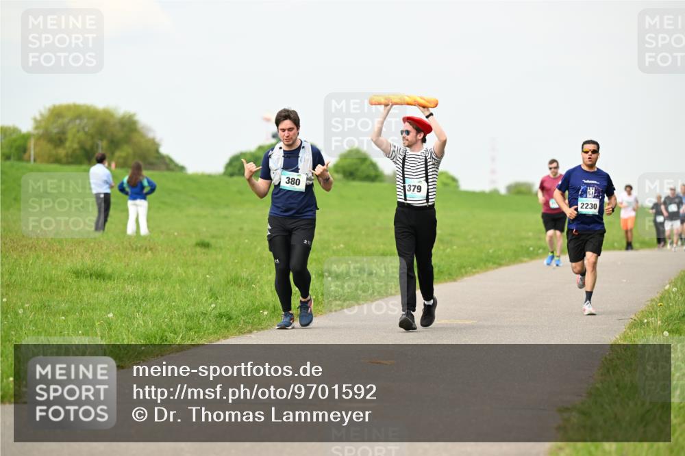 10.05.2026 - 8. Wedeler Halbmarathon Dr. Thomas Lammeyer http://msf.ph/oto/9701592 10.05.2026 11:44:09 Laufen 380, 379, 2230 meine-sportfotos.de