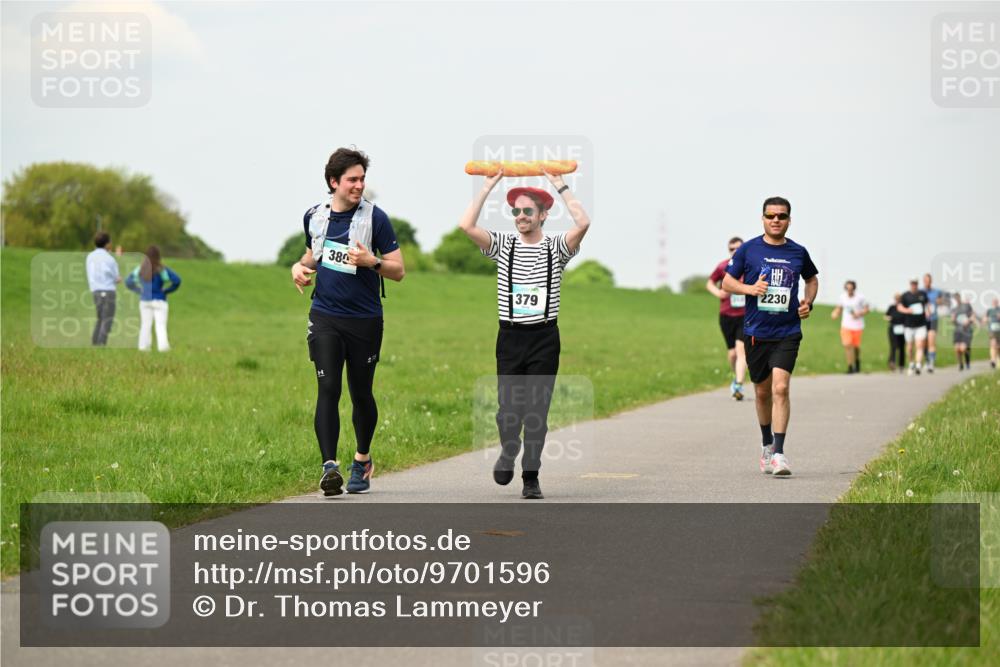 10.05.2026 - 8. Wedeler Halbmarathon Dr. Thomas Lammeyer http://msf.ph/oto/9701596 10.05.2026 11:44:09 Laufen 380, 379, 2230 meine-sportfotos.de